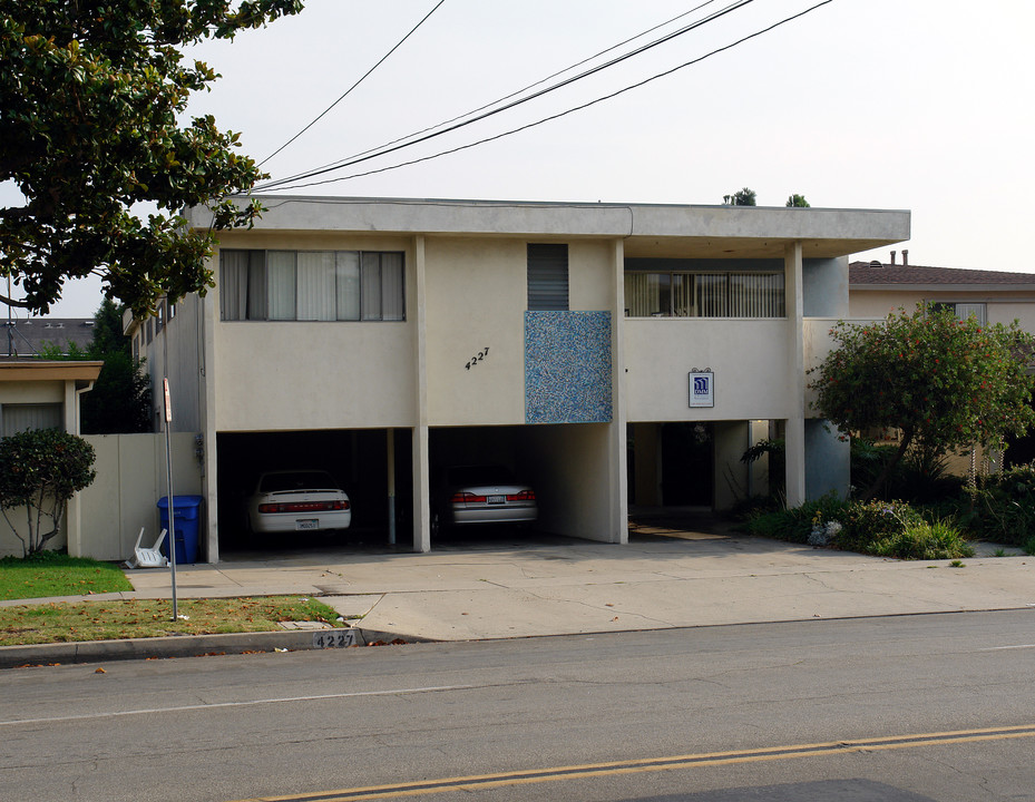 4227 W 147th St in Hawthorne, CA - Foto de edificio