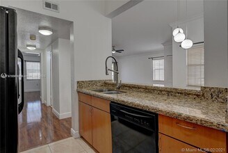 2850 N Oakland Forest Dr in Oakland Park, FL - Building Photo - Building Photo