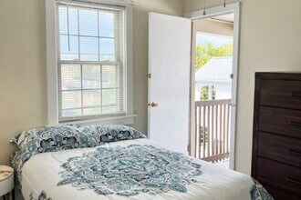 1009 Madison St in Syracuse, NY - Foto de edificio - Building Photo