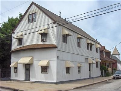 2050 Robin St in Lakewood, OH - Building Photo