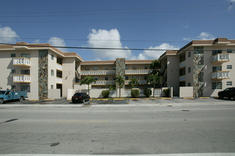 Sunside Apartments in Hialeah, FL - Building Photo - Building Photo