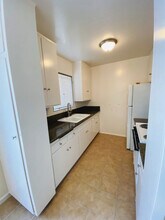 10851 Moorpark St in North Hollywood, CA - Foto de edificio - Building Photo