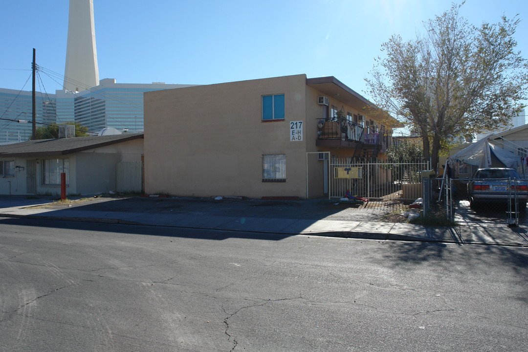 217 W Chicago Ave in Las Vegas, NV - Building Photo