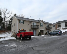 Serafini Village in Albany, NY - Foto de edificio - Building Photo