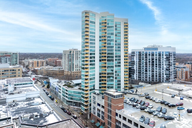 Optima Views in Evanston, IL - Foto de edificio - Primary Photo