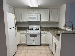 11710 Old Georgetown Rd, Unit 405 in North Bethesda, MD - Building Photo - Building Photo
