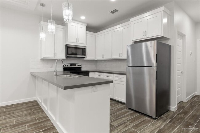 30 Violet Ave W in Pharr, TX - Building Photo - Building Photo