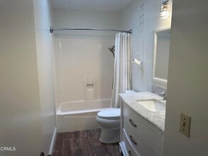 2251 Portola Ln in Westlake Village, CA - Foto de edificio - Building Photo