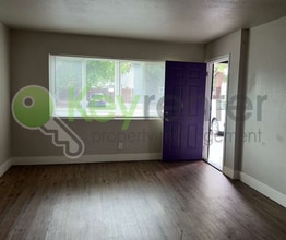 5720 Falconer Way in Sacramento, CA - Building Photo - Building Photo