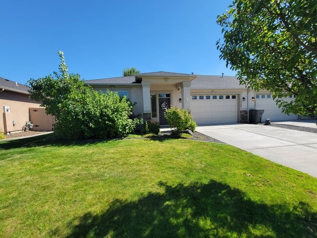 2460 Bramasole Dr Way in Richland, WA - Building Photo - Building Photo