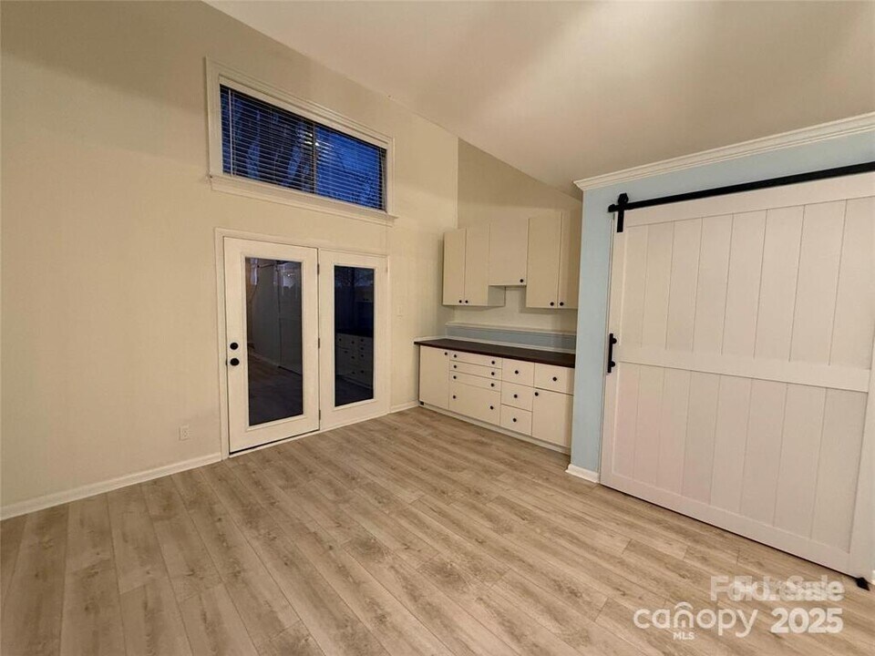 6130 Heathstone Ln in Charlotte, NC - Building Photo