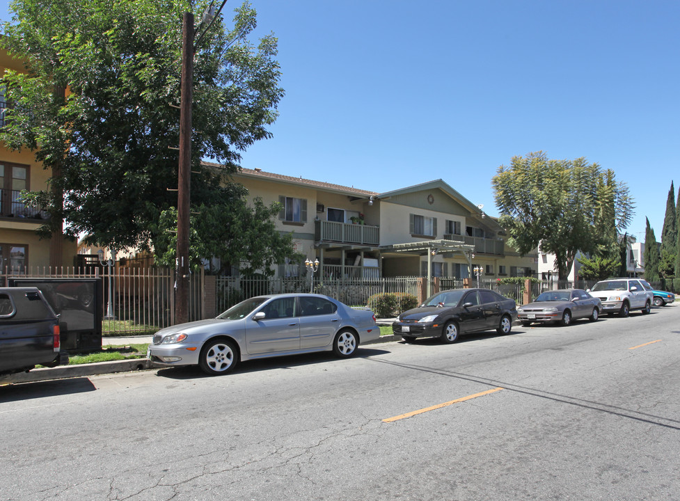 8323 Willis Ave in Panorama City, CA - Building Photo