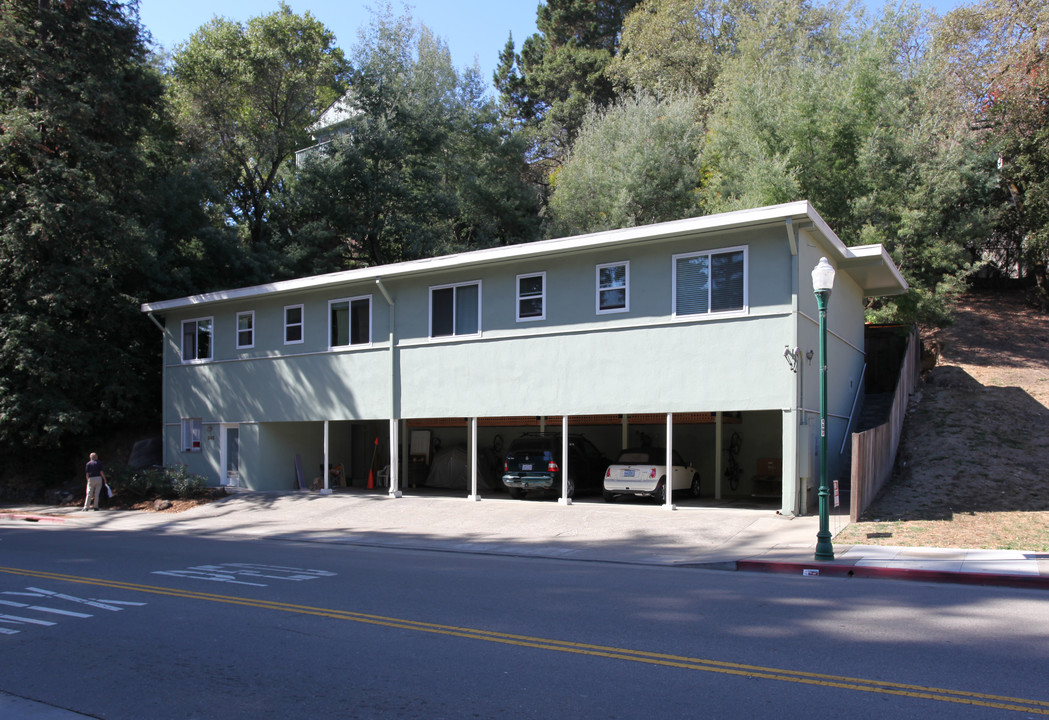 245 Magnolia Ave in Larkspur, CA - Building Photo