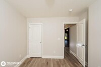 825 Clover Ave photo'