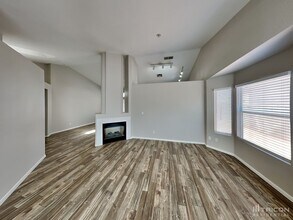 523 Landra Ln in Henderson, NV - Building Photo - Building Photo