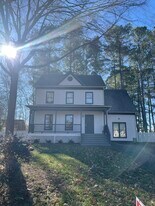 705 Cash St in Apex, NC - Building Photo