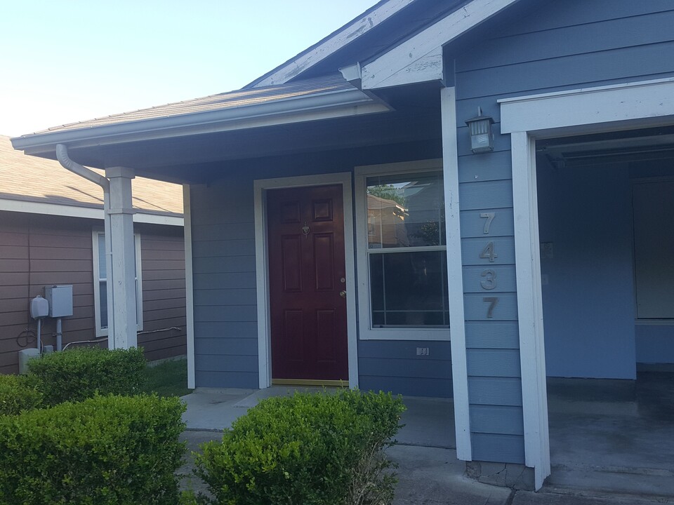 7437 Aspen Brook Dr in Austin, TX - Building Photo