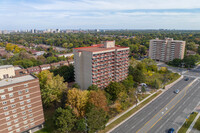 Wishing Well Manor in Toronto, ON - Building Photo - Building Photo