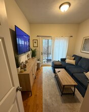 58 Medford St, Unit 1 in Somerville, MA - Building Photo - Building Photo