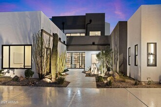3135 E Palo Verde Dr in Phoenix, AZ - Foto de edificio - Building Photo