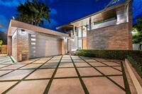 5201 Pine Tree Dr in Miami Beach, FL - Building Photo - Building Photo