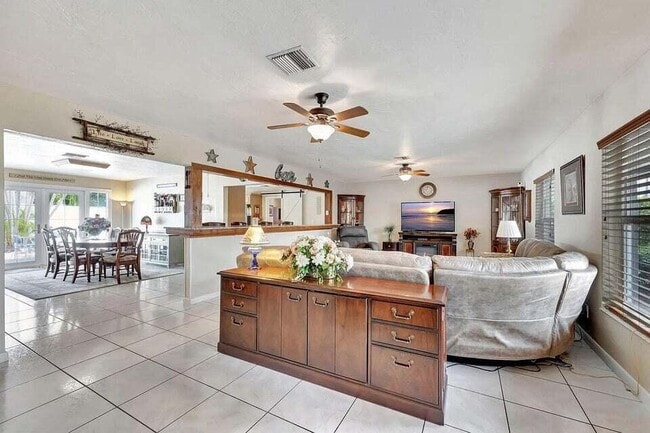 7187 Thompson Rd in Boynton Beach, FL - Building Photo - Building Photo