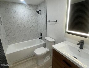 7870 E Camelback Rd in Scottsdale, AZ - Building Photo - Building Photo