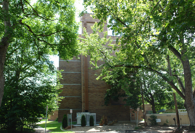 Capital Plaza Apartments in Boise, ID - Foto de edificio - Building Photo