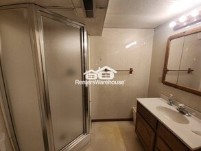 732 E Lincoln Rd in New Richmond, WI - Foto de edificio - Building Photo