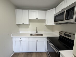 2000 Springdale Blvd in Palm Springs, FL - Building Photo - Building Photo