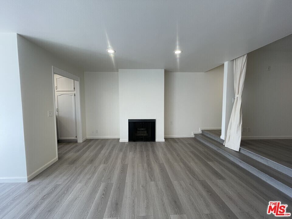 1337 N Sierra Bonita Ave in West Hollywood, CA - Building Photo