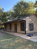 919 Lovett St in Tomball, TX - Building Photo