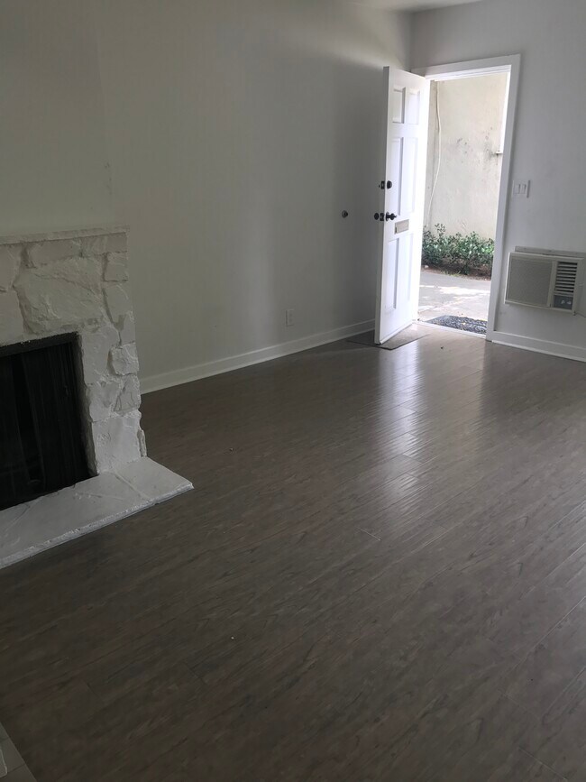9910 Robbins Dr, Unit 9910.5 in Beverly Hills, CA - Building Photo - Building Photo
