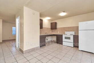 6607 Brittmoore Rd in Houston, TX - Building Photo - Building Photo