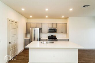 13709 Mcarthur Dr in Manor, TX - Foto de edificio - Building Photo