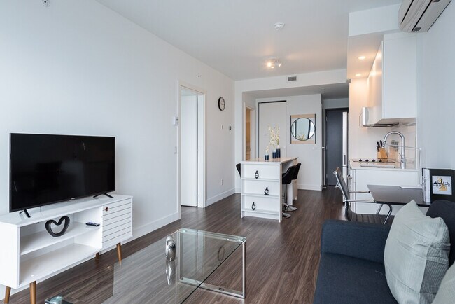 1355 Boul. René-Lévesque O, Unit SI ID1300969P in Montréal, QC - Building Photo - Building Photo