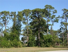 15160 Riverbend Blvd in North Fort Myers, FL - Foto de edificio - Building Photo
