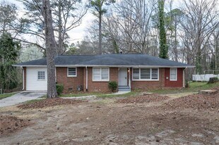 2058 River Rd in Ellenwood, GA - Building Photo