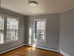 208 Banks St, Unit #1 in Cambridge, MA - Building Photo - Building Photo