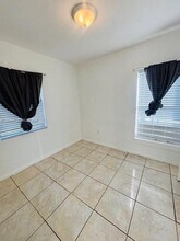 1991 NW 56th St-Unit -D in Miami, FL - Building Photo - Building Photo