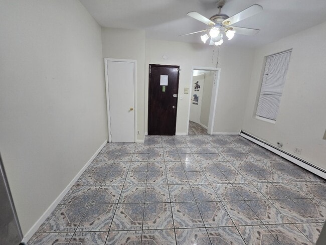 750 Glenmore Ave in Brooklyn, NY - Building Photo - Building Photo