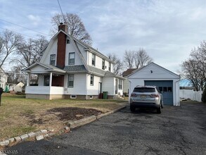 208 W Midland Ave in Paramus, NJ - Building Photo - Building Photo