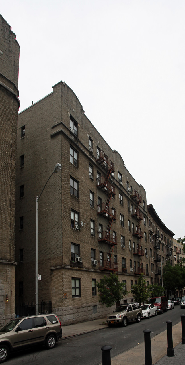 860 Riverside Dr in New York, NY - Building Photo - Building Photo