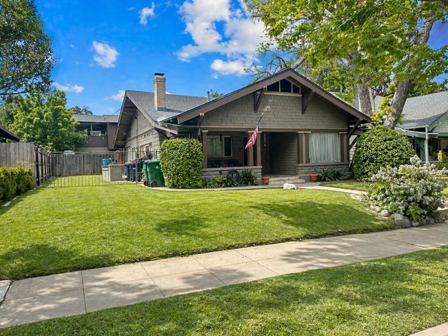 118 W 3rd St in San Dimas, CA - Building Photo - Building Photo