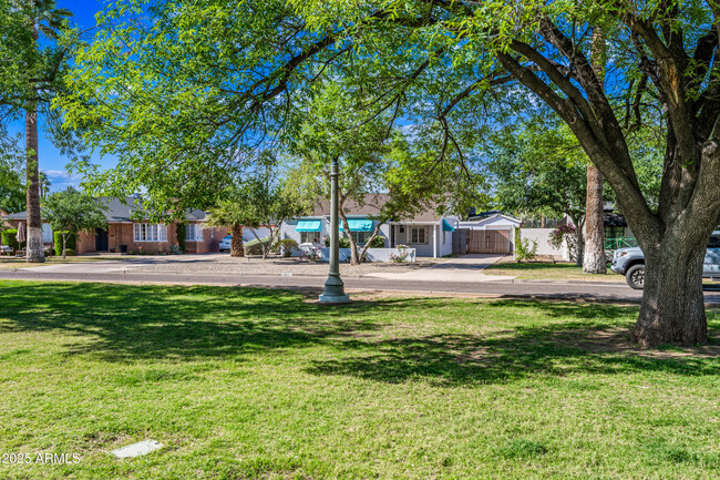 property at 844 E Windsor Ave