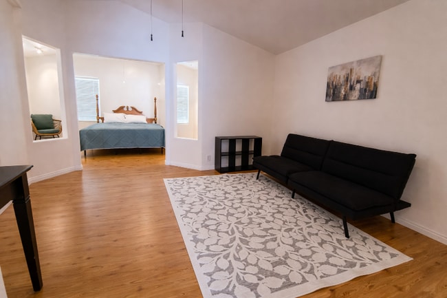 991 N 2100 W in Saint George, UT - Foto de edificio - Building Photo