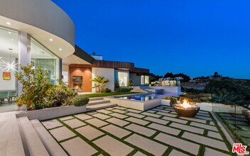 9305 Nightingale Dr in Los Angeles, CA - Building Photo - Building Photo