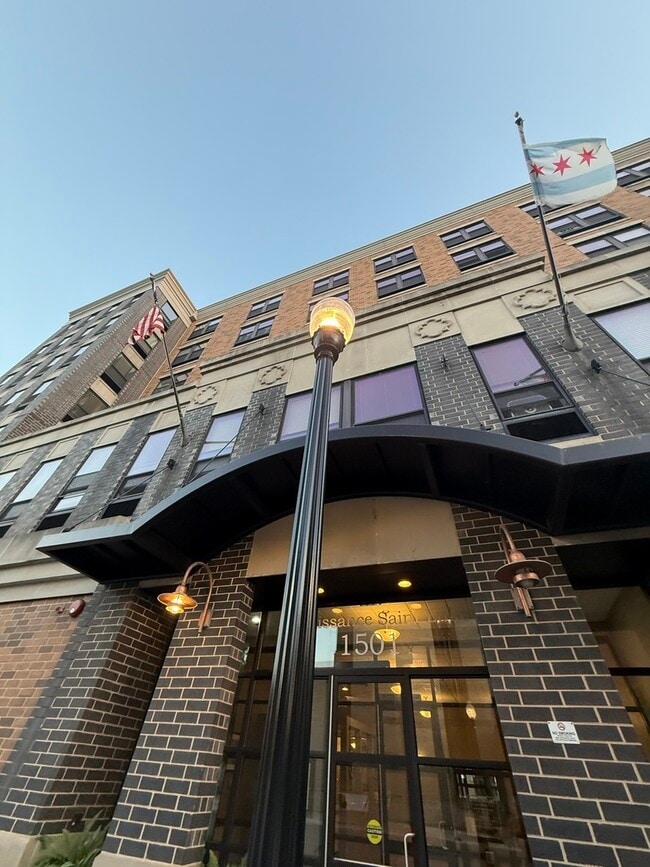 1501 W Belmont Ave in Chicago, IL - Foto de edificio - Building Photo