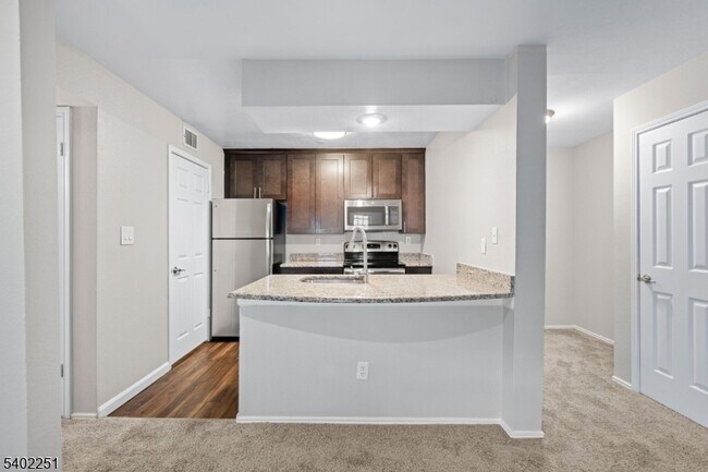 609 NJ-23 in Wayne, NJ - Building Photo - Building Photo