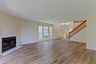 309 E Theodore Ln in Itasca, IL - Building Photo - Building Photo